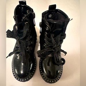 TAHARI children’s size 6 boots